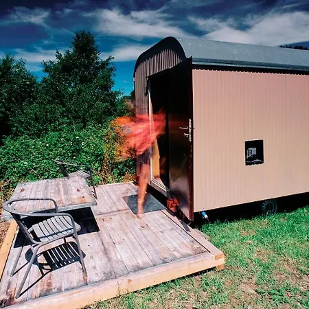 Krusmolle Glamping مكان تخييم *