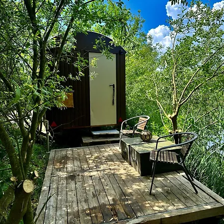 Krusmolle Glamping مكان تخييم أبينرا