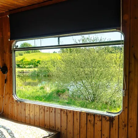 Krusmolle Glamping مكان تخييم أبينرا